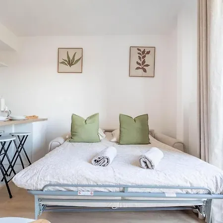 Lejlighed 9 Min From - Cozy For 4 - Parking & Wi-fi *