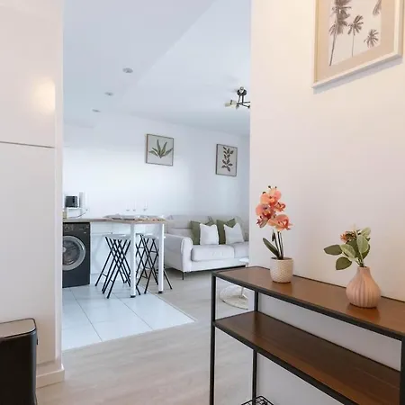 9 Min From - Cozy For 4 - Parking & Wi-fi *