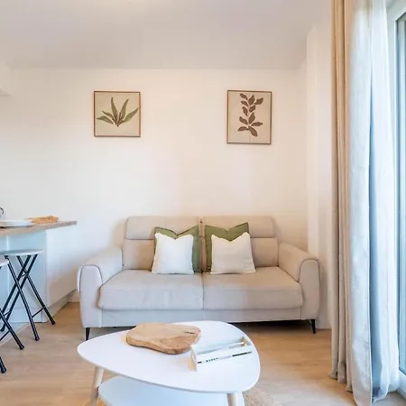 9 Min From - Cozy For 4 - Parking & Wi-fi Lejlighed *
