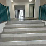 9 Min From - Cozy For 4 - Parking & Wi-fi Apartment *