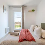 9 Min From - Cozy For 4 - Parking & Wi-fi