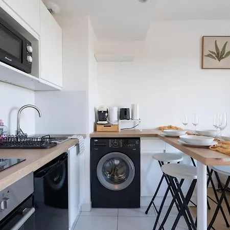 アパート 9 Min From - Cozy For 4 - Parking & Wi-fi