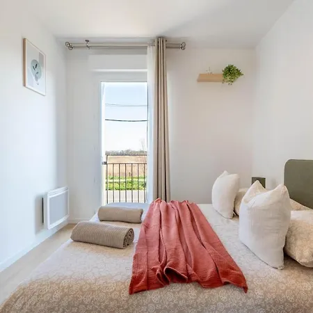 9 Min From - Cozy For 4 - Parking & Wi-fi